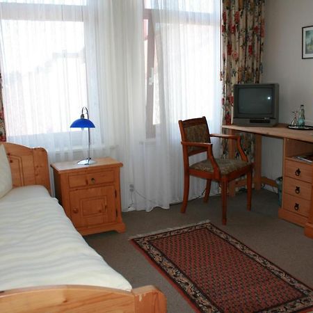 Hotel Zur Krone Бад-Пирмонт Экстерьер фото